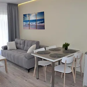 Srebrny Z Garażem Apartament